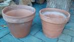 2 grote terracotta potten, Tuin en Terras, Bloembakken en Plantenbakken, Ophalen of Verzenden, Rond, Steen, Minder dan 30 cm