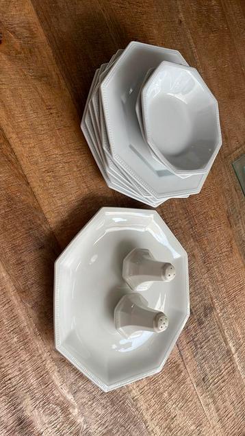 6 delig servies beschikbaar voor biedingen