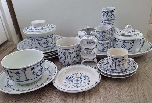 20 onderdelen van servies Blau Saks, Jäger, Eisenberg, Kahla, Antiek en Kunst, Antiek | Servies los, Ophalen of Verzenden