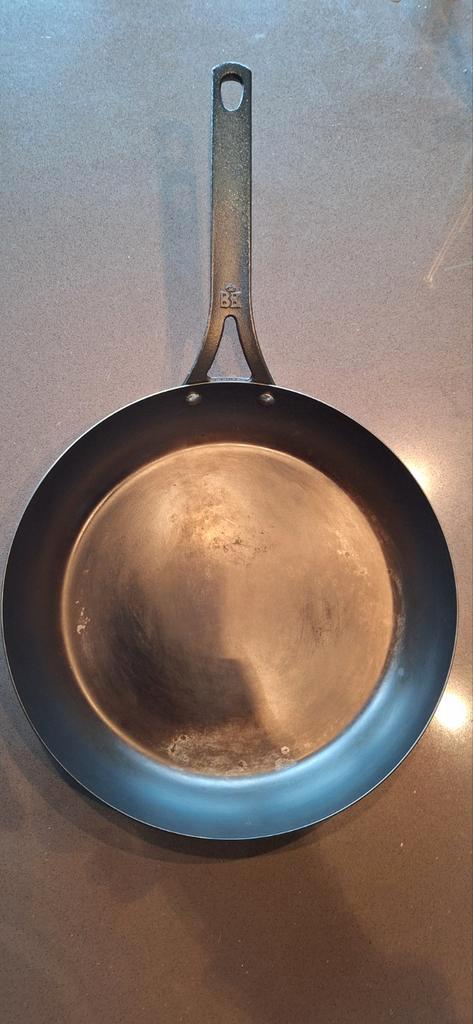 BK Black Steel Koekenpan 30cm, Huis en Inrichting, Keuken | Potten en Pannen, Zo goed als nieuw, Koekenpan of Braadpan, Overige materialen