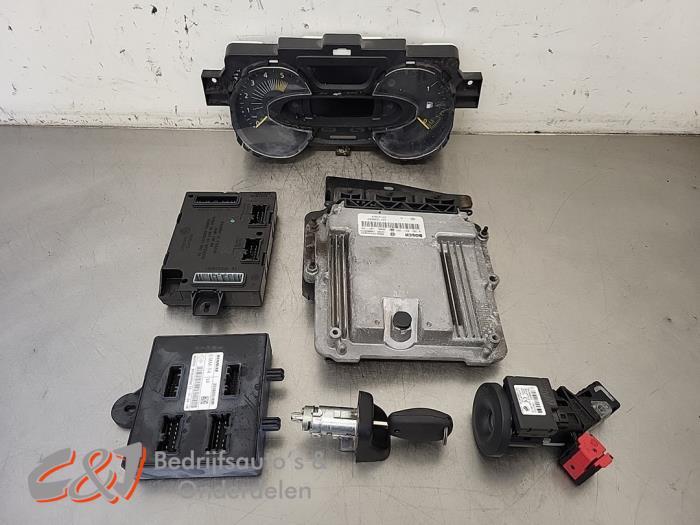 Kontaktslot + computer van een Renault Trafic, Gebruikt, -, Renault, -