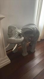 Te koop stenen olifant ongeveer 60 cm hoog, Ophalen, Zo goed als nieuw