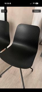 Twee moderne Woood bewerkte solide Eetkamerstoelen Nieuw!, Huis en Inrichting, Stoelen, Ophalen of Verzenden, Zo goed als nieuw
