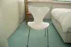 Twee Arne Jacobsen design Vlinderstoelen, wit, Huis en Inrichting, Stoelen, Gebruikt, Twee, Wit, Design
