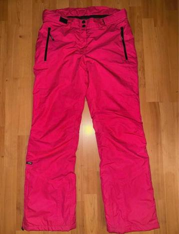 Roze dames skibroek beschikbaar voor biedingen