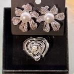 Noeuw! Setje: Oorbellen bloem + Hart ring zilverkleurig/ RVS, Overige materialen, Nieuw, Ophalen of Verzenden, Zilver