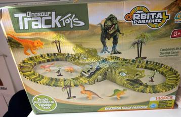 Dinosaur tracktoys racebaan beschikbaar voor biedingen