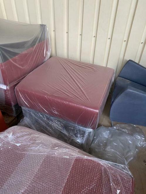Poefen Rood en donker rood Gerard vd Berg, Huis en Inrichting, Banken | Voetenbanken en Poefen, Gebruikt, 75 tot 100 cm, 75 tot 100 cm