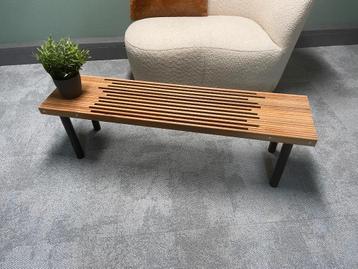 Handgemaakte hardhouten bank beschikbaar voor biedingen