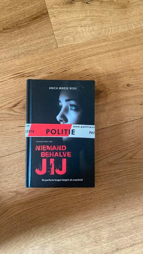 Anica Mrose Rissi - Niemand behalve jij, Boeken, Kinderboeken | Jeugd | 13 jaar en ouder, Zo goed als nieuw, Ophalen of Verzenden