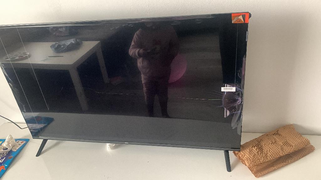 43 inch TCL tv with broken screen, Overige merken, QLED, 50 Hz, Ophalen of Verzenden