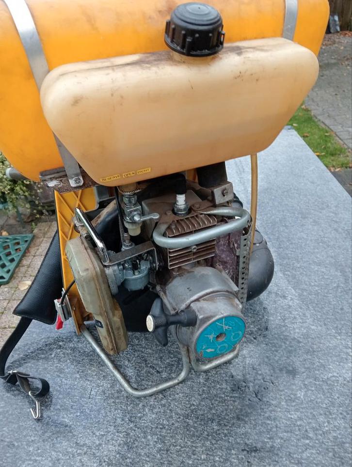 Te Koop Benzine Rugspuit / Bladblazer - Multifunctioneel!, Tuin en Terras, Bestrijdingsmiddelen, Gebruikt, Onkruidbestrijding