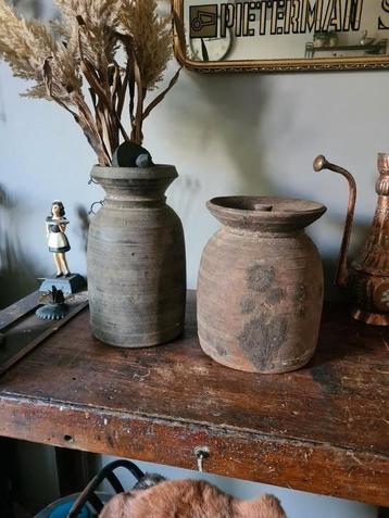Nepalese potten met deksel. beschikbaar voor biedingen