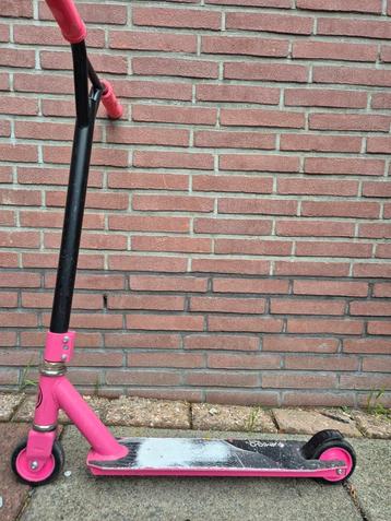 Roze stuntstep voor meiden beschikbaar voor biedingen