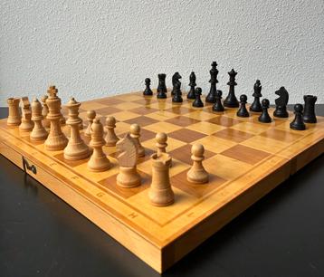Inklapbaar schaakbord + Staunton schaakstukken beschikbaar voor biedingen