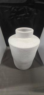 Witte vaas - Moderne stijl, Wit, Aardewerk of Porselein, Ophalen of Verzenden, Zo goed als nieuw