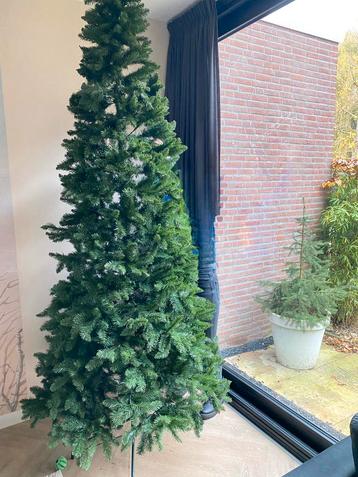 3mtr hoge kunstkerstboom beschikbaar voor biedingen