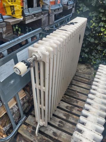 Gietijzeren 4 kolommen radiator - 88 hoog x 102breed beschikbaar voor biedingen