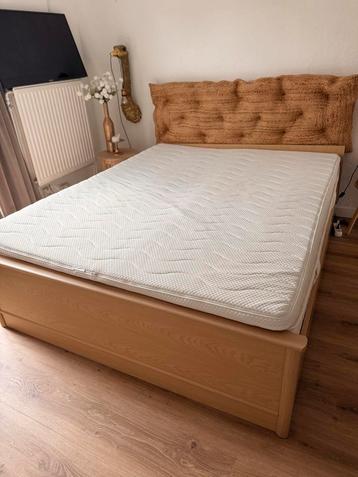 Bed 160x200 met matras en topper beschikbaar voor biedingen