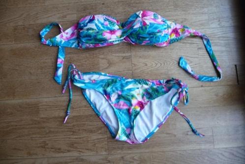 Dure gebloemde bikini mt S-M Hunkemöller Prijs € 7 De maat S, Kleding | Dames, Badmode en Zwemkleding, Zo goed als nieuw, Bikini