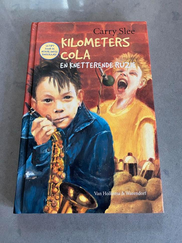 Kilometers Cola en Knetterende Ruzie - Carry Slee, Boeken, Kinderboeken | Jeugd | onder 10 jaar, Zo goed als nieuw, Fictie algemeen