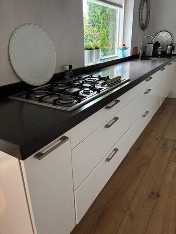 complete keuken in zeer goede staat beschikbaar voor biedingen