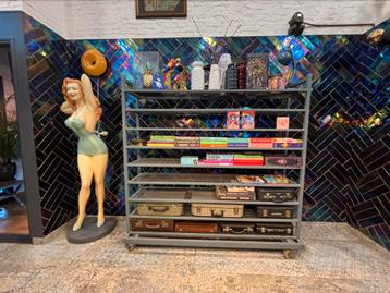 Vintage Metalen Bakkerskast Uit Voormalige Bakkerij beschikbaar voor biedingen