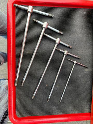 5 Facom 84TC inbussleutels met T greep beschikbaar voor biedingen