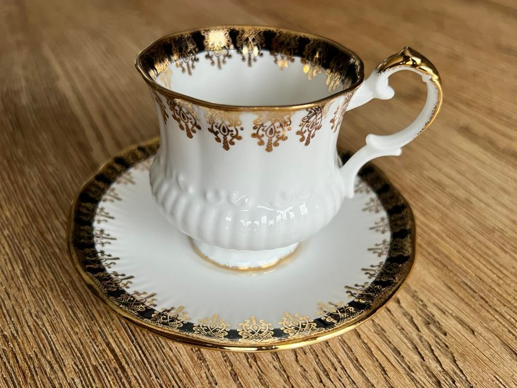 Vintage Elizabethan Fine Bone China Kop en Schotel, Verzamelen, Porselein, Kristal en Bestek, Ophalen of Verzenden, Gebruikt, Porselein