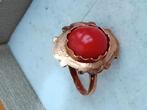 Prachtige antieke gouden ring met grote cabuchon bloedkoraal, Ophalen of Verzenden, Goud, Ring, Met edelsteen