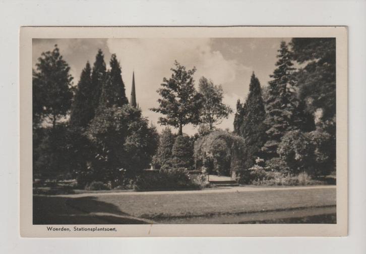 Woerden - Stationsplantsoen | fotokaart * 251029-05, Verzamelen, Ansichtkaarten | Nederland, Ongelopen, Utrecht, 1920 tot 1940