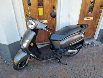Sym Fiddle grijs 1150 snor , 1299 brom bij Scooterforyou    beschikbaar voor biedingen