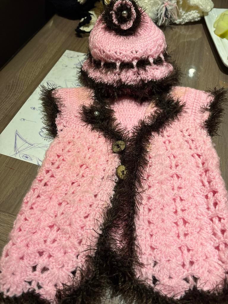 Roze gehaakt vestje met muts, Kinderen en Baby's, Ophalen of Verzenden, Zo goed als nieuw, 104 of kleiner, Meisje