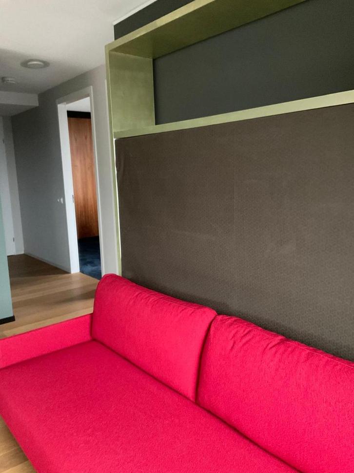 Bedkast, opklapbed in kast met rode bank. NIEUW, Huis en Inrichting, Slaapkamer | Slaapbanken, Nieuw, 140 cm, 220 cm, Tweepersoons