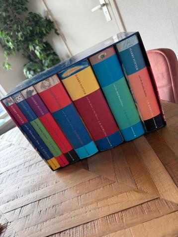 J.K. Rowling - Harry Potter Classic Hardback Boxed Set x 7 beschikbaar voor biedingen