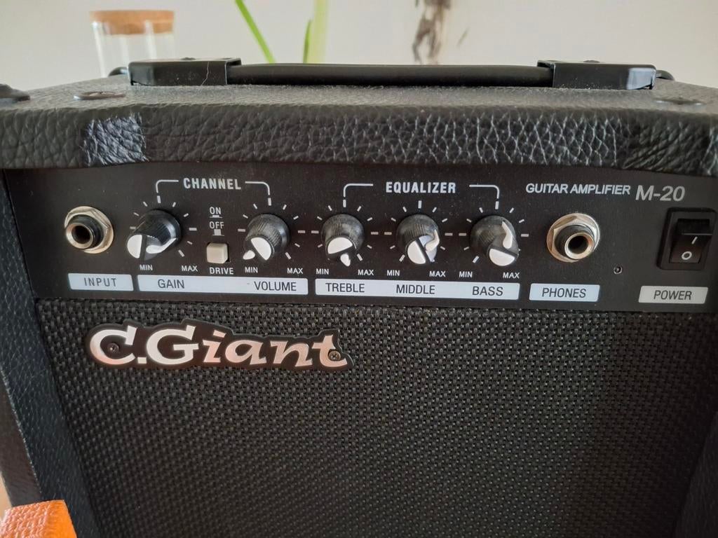 gitaarversterker C.Giant M-20 te koop, Muziek en Instrumenten, Ophalen of Verzenden, Gebruikt, Gitaar, Minder dan 50 watt
