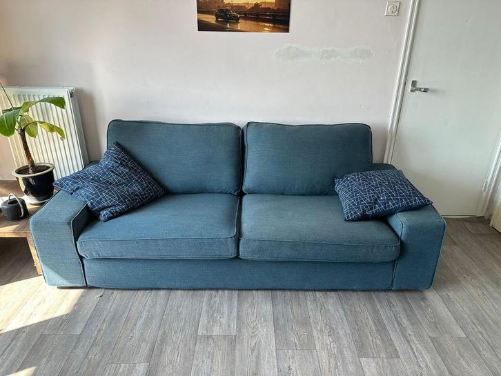 Blauwe Ikea kivik bank - kan nog prima een ronde mee!, Huis en Inrichting, Banken | Bankstellen, Gebruikt, Rechte bank, Tweepersoons