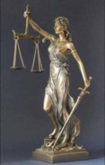 Te koop beeld Vrouwe Justitia beschikbaar voor biedingen