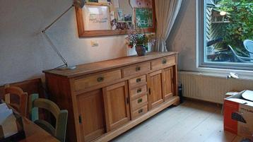 Stoer houten dressoir, (ca 185 x 52,5x h 85,5) beschikbaar voor biedingen
