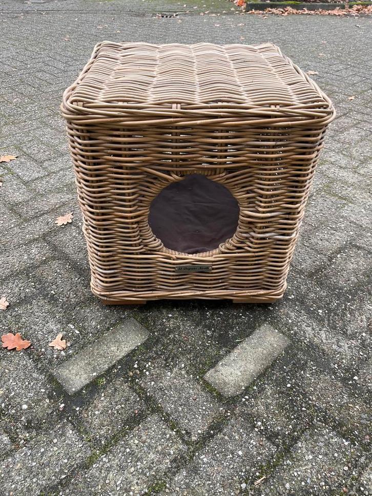 Chique poezenmand met kussen NIEUW, Dieren en Toebehoren, Kattenmanden, Nieuw, Riet, Ophalen