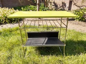 Vintage lectuurbak / bijzettafel met rekje beschikbaar voor biedingen