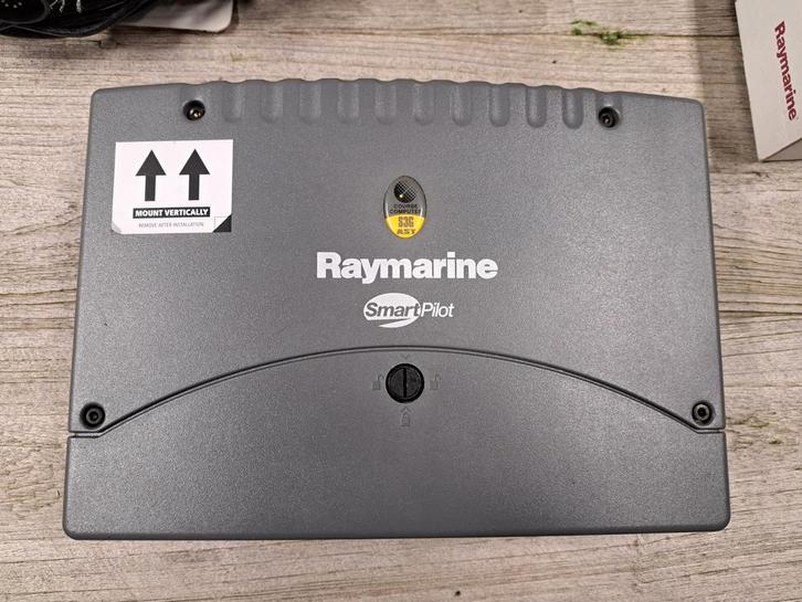 Raymarine S3G AST Smartpilot stuurcomputer, Watersport en Boten, Navigatiemiddelen en Scheepselektronica, Gebruikt, Kabel of Apparatuur