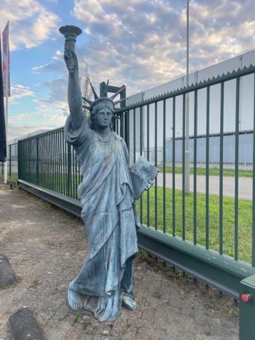 vrijheidsbeeld beschikbaar voor biedingen