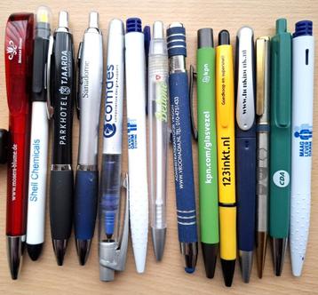 verzameling pennen beschikbaar voor biedingen