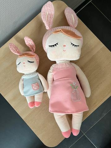 Lieve poppen knuffels moeder dochter Metoo beschikbaar voor biedingen