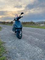 Zip 4 takt 50 cc 2014 (incl zeil en slot), Ophalen, Zo goed als nieuw, Benzine, Zip