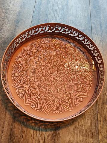 Bijzettafel + schaal / Side table + decorative tray beschikbaar voor biedingen