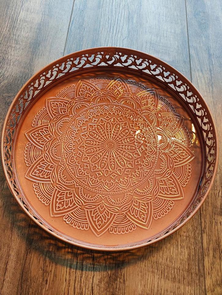 Bijzettafel + schaal / Side table + decorative tray, Huis en Inrichting, Tafels | Bijzettafels, Zo goed als nieuw, Rond, Minder dan 45 cm