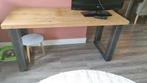 Robuust bureau met houten blad en metalen poten, Ophalen, Gebruikt, Bureau