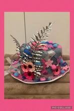 Carnavalshoed met bloemen en glitter, Ophalen of Verzenden, Zo goed als nieuw, Maat 46/48 (XL) of groter, Carnaval